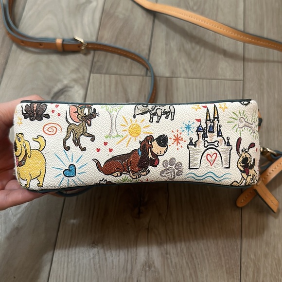 Dooney & Bourke Disney Dogs Crossbody Bag 🐶 - Picture 4 of 8